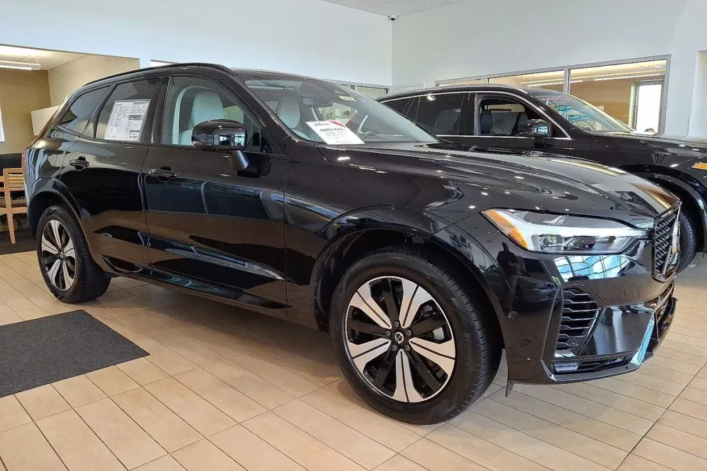 2025 Volvo XC60 Hybrid T8 Plus photo 1