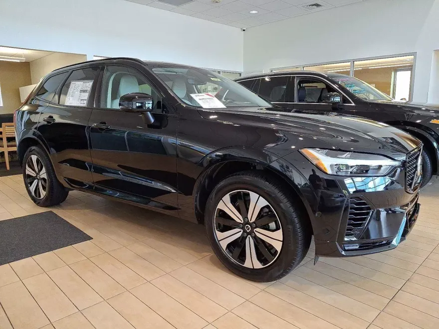 2025 Volvo XC60 Hybrid T8 Plus photo 1