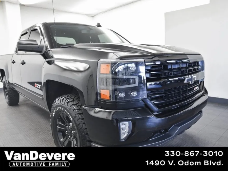 2018 Chevrolet Silverado 1500 LT photo 1