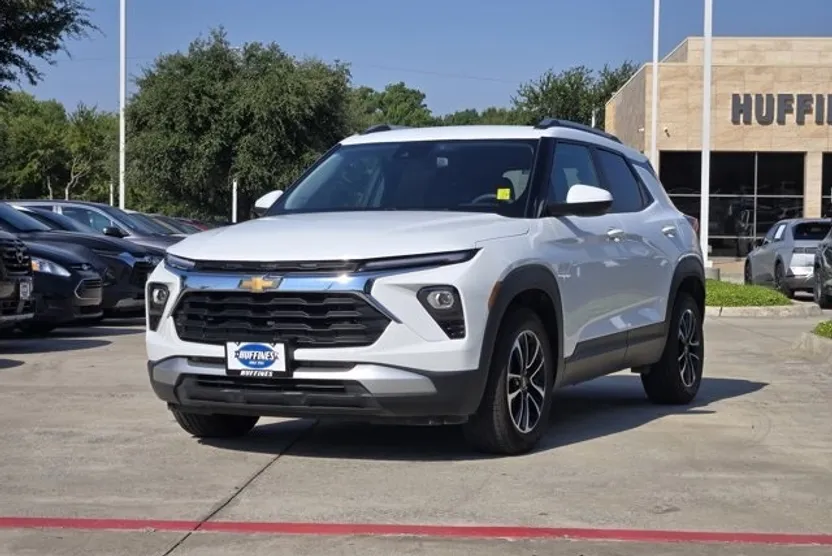 2024 Chevrolet Trailblazer LT photo 1