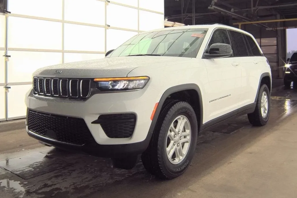 2024 Jeep Grand Cherokee Laredo photo 1