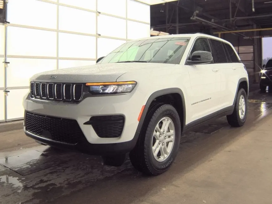 2024 Jeep Grand Cherokee Laredo photo 1
