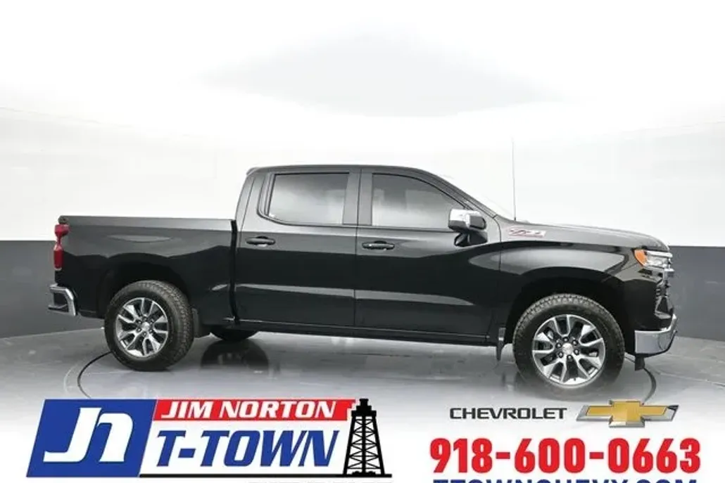 2026 Chevrolet Silverado 1500 LT photo 1