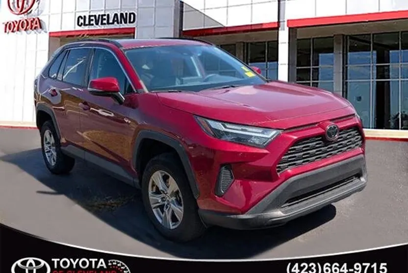 2023 Toyota RAV4 XLE photo 1