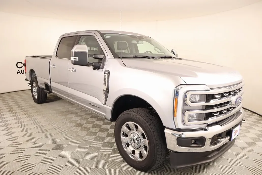 2023 Ford F-350 Lariat photo 1