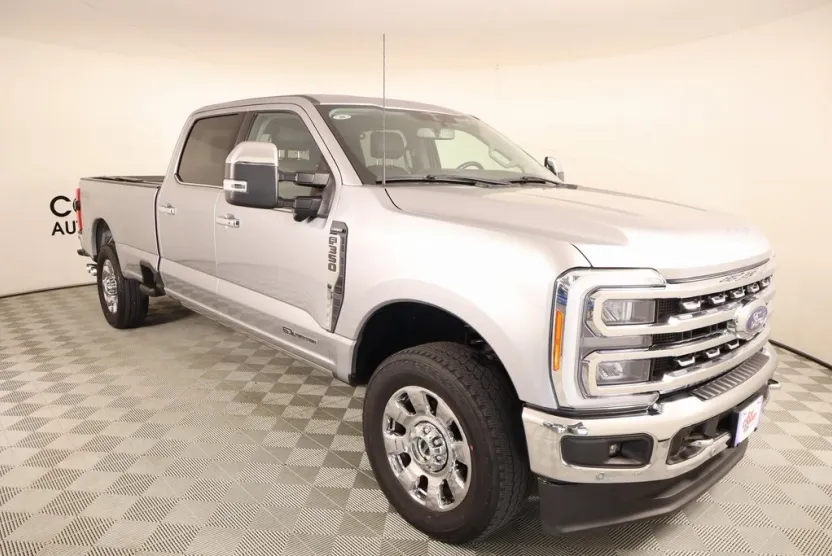 2023 Ford F-350 Lariat photo 1