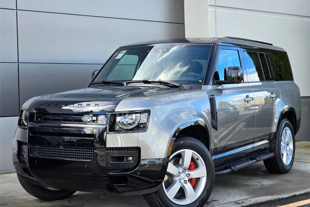 2025 Land Rover Defender X photo 1