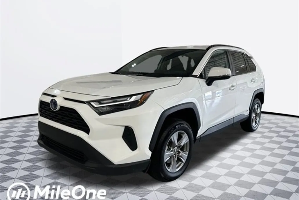 2024 Toyota RAV4 Hybrid XLE photo 1