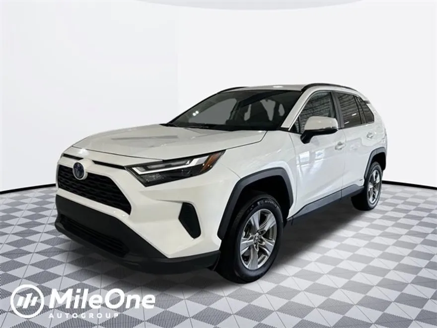 2024 Toyota RAV4 Hybrid XLE photo 1