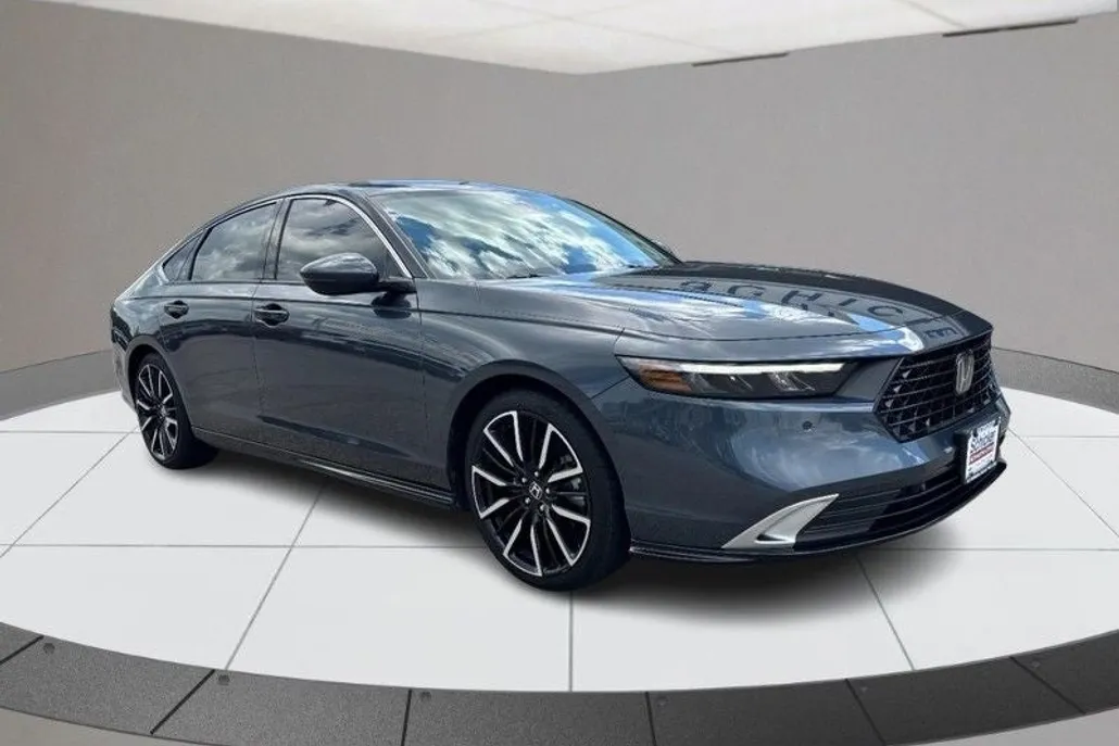 2023 Honda Accord Hybrid Touring photo 1