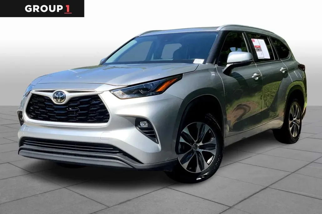 2023 Toyota Highlander XLE photo 1