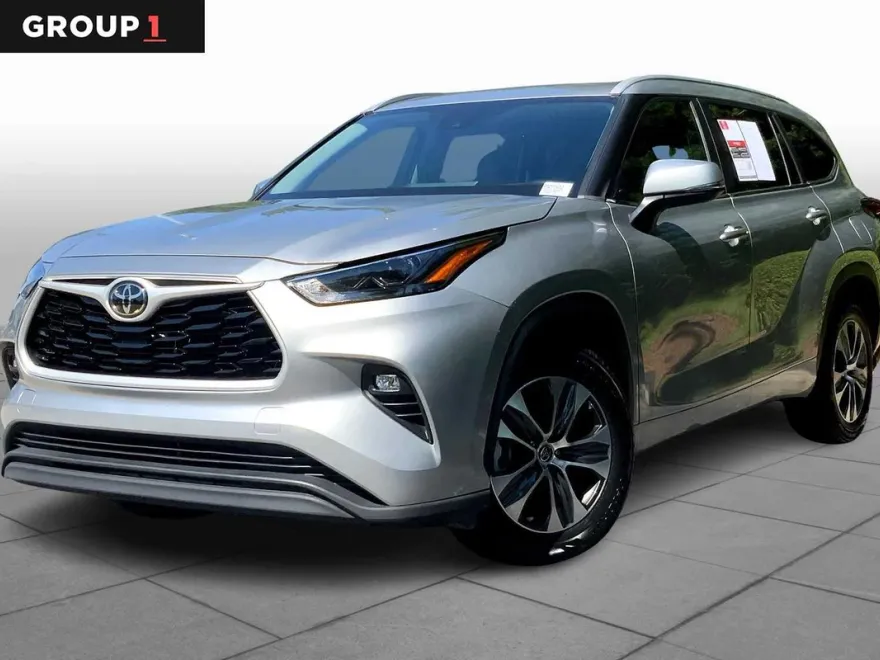 2023 Toyota Highlander XLE photo 1
