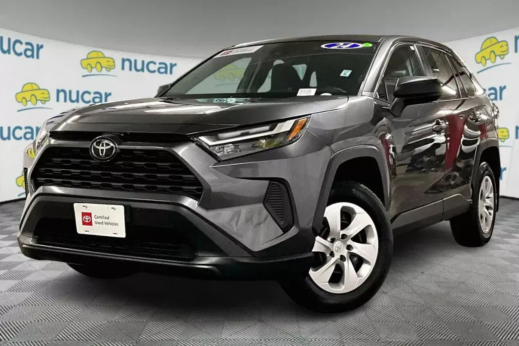 2024 Toyota RAV4 LE photo 1