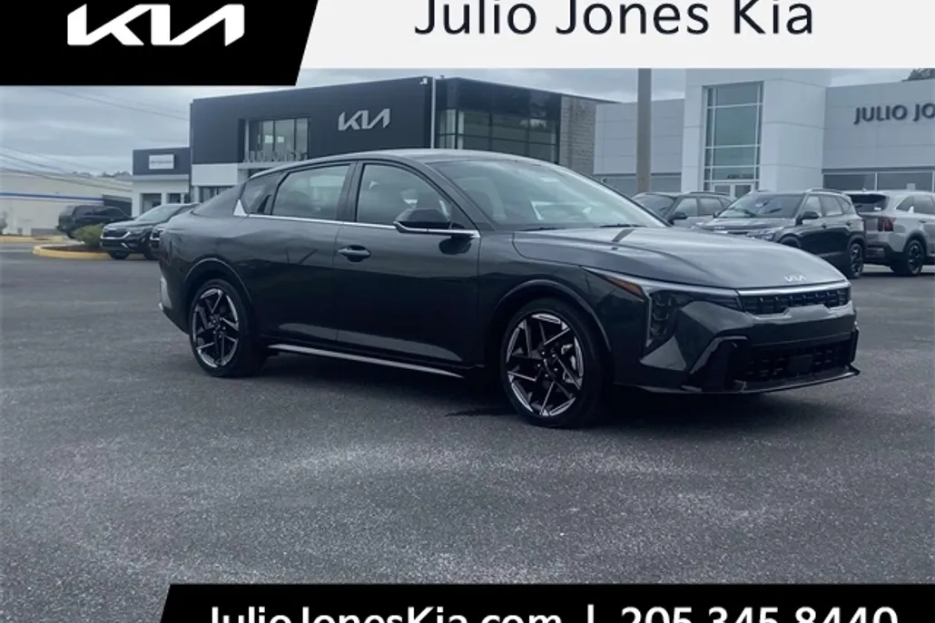 2025 Kia K4 GT-Line photo 1