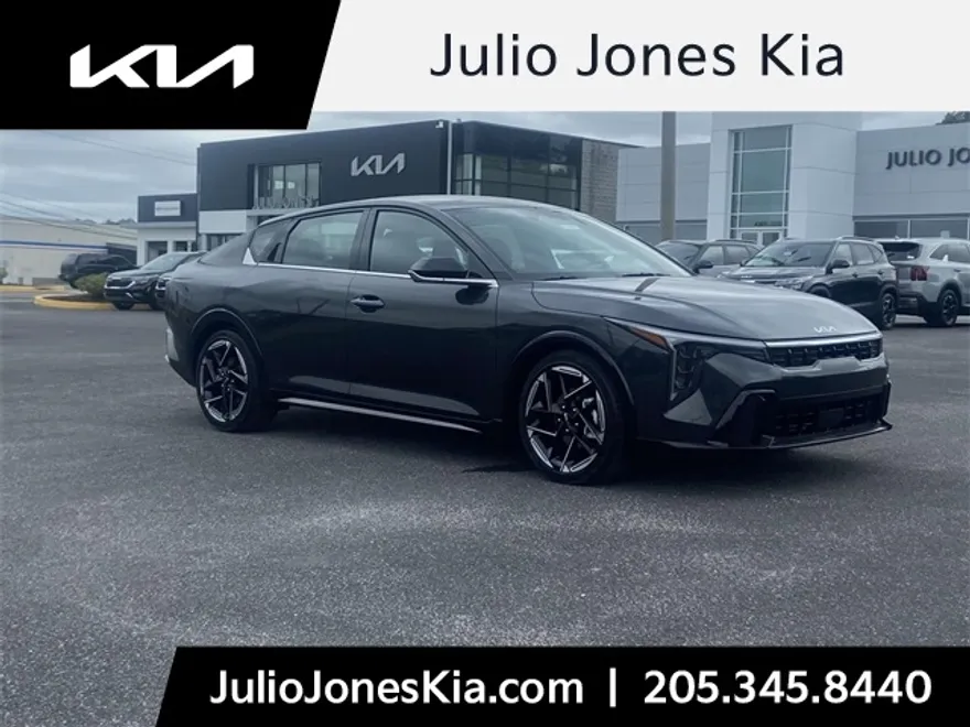 2025 Kia K4 GT-Line photo 1