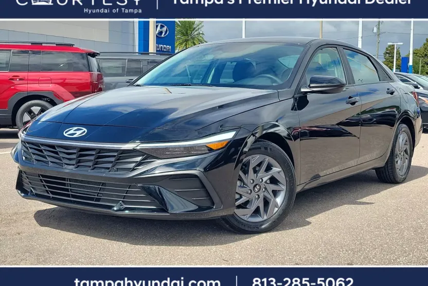 2024 Hyundai Elantra SEL photo 1