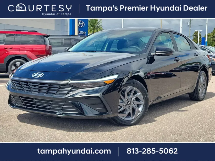 2024 Hyundai Elantra SEL photo 1