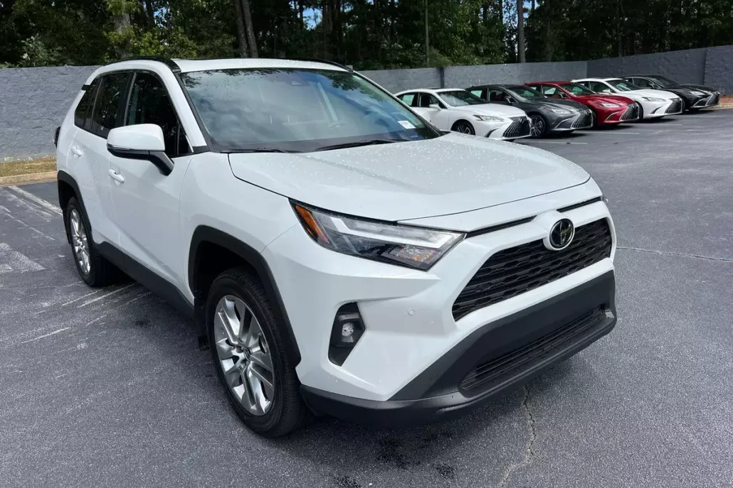 2024 Toyota RAV4 XLE Premium photo 1