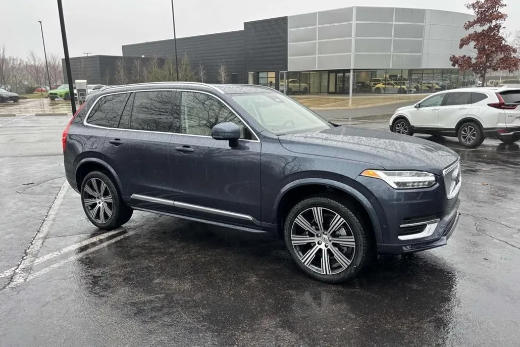 2025 Volvo XC90 Plus photo 1