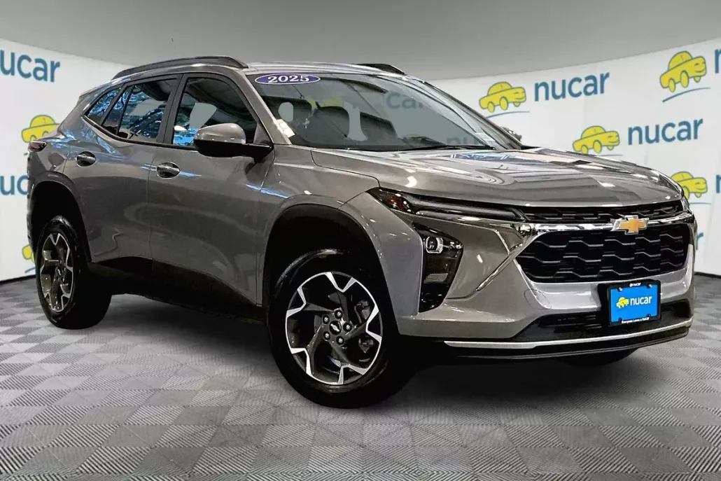 2025 Chevrolet Trax LT photo 1