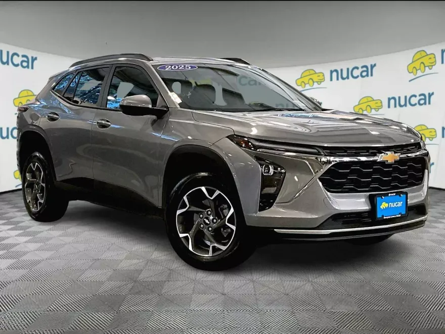 2025 Chevrolet Trax LT photo 1