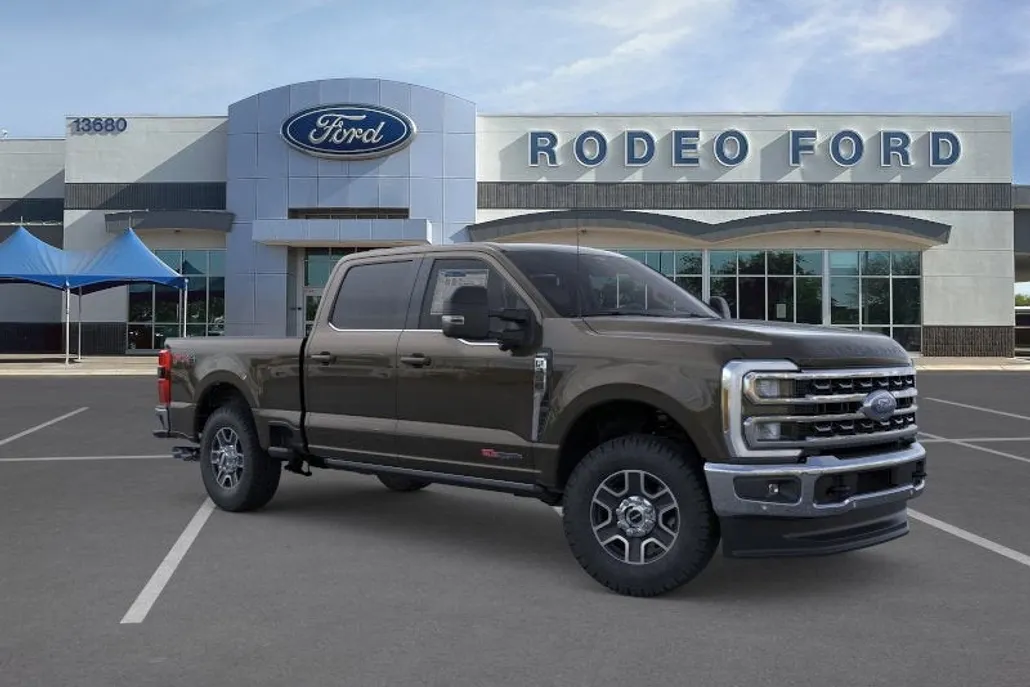 2025 Ford F-350 Lariat photo 1