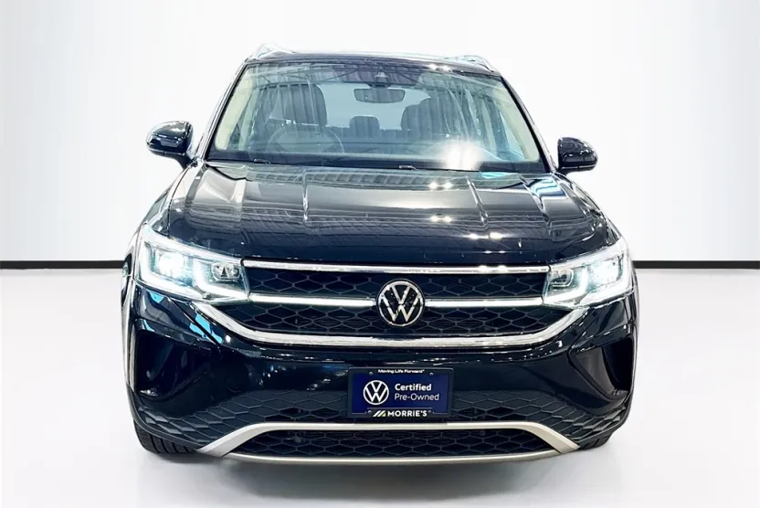2023 Volkswagen Taos SEL photo 1