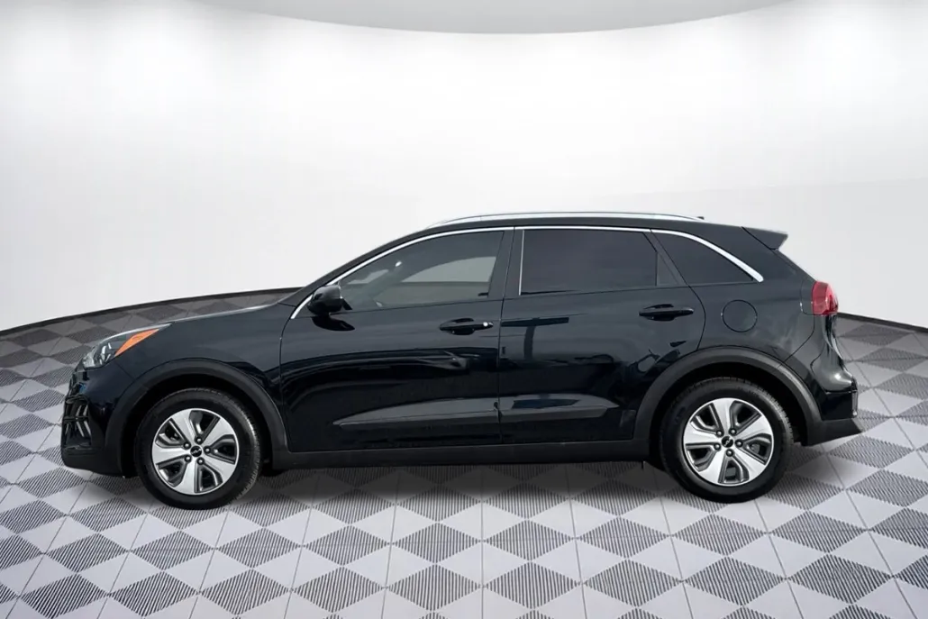 2022 Kia Niro LX photo 1