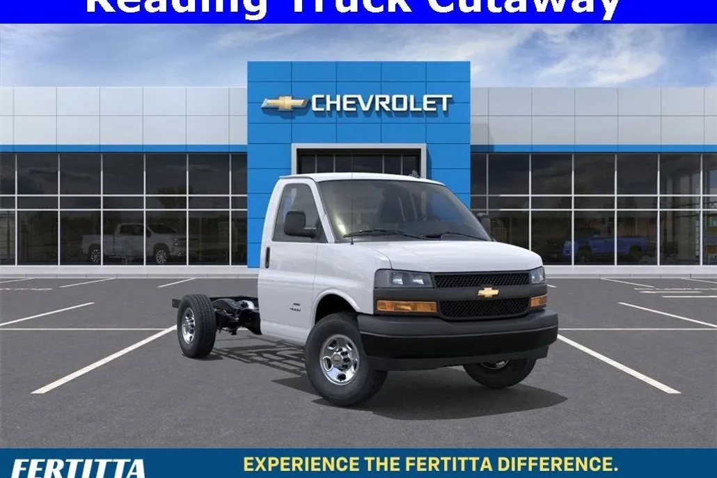 2025 Chevrolet Express Cutaway 3500 photo 1