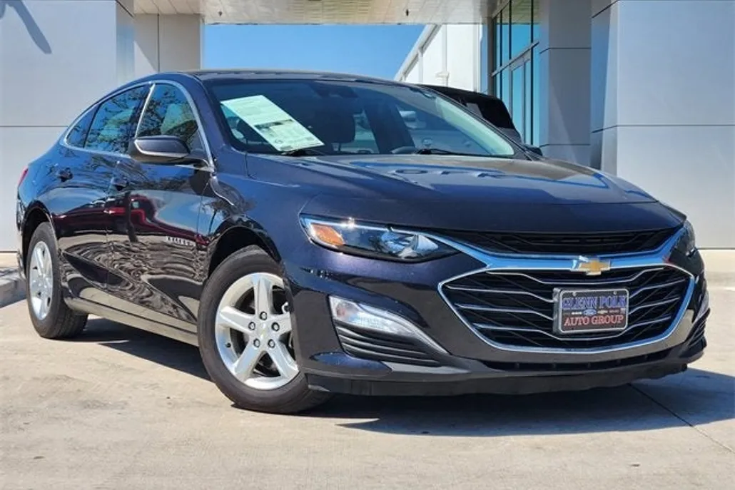2022 Chevrolet Malibu LS photo 1