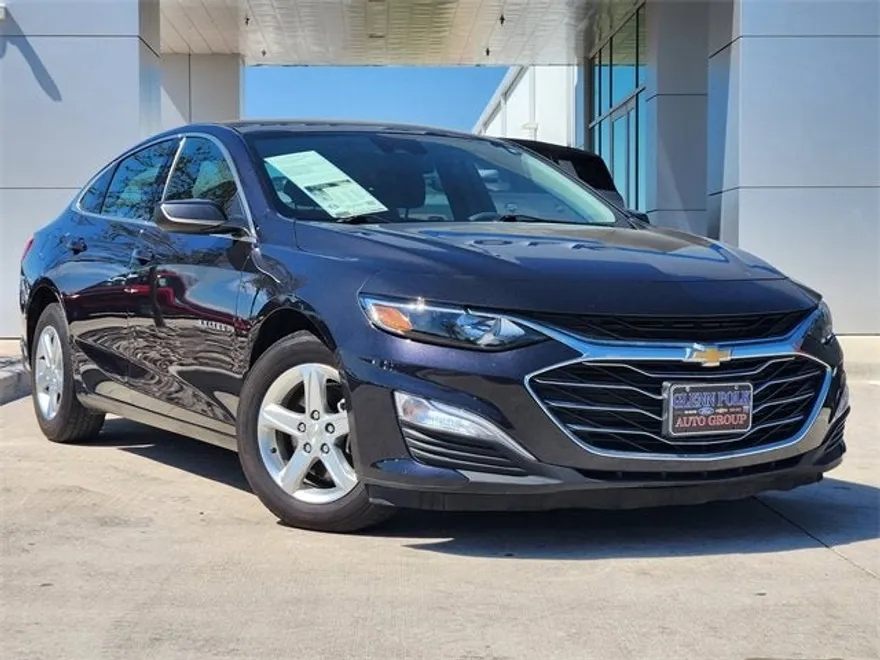 2022 Chevrolet Malibu LS photo 1