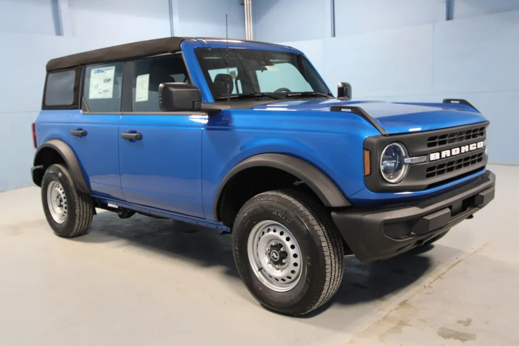 2025 Ford Bronco Base photo 1