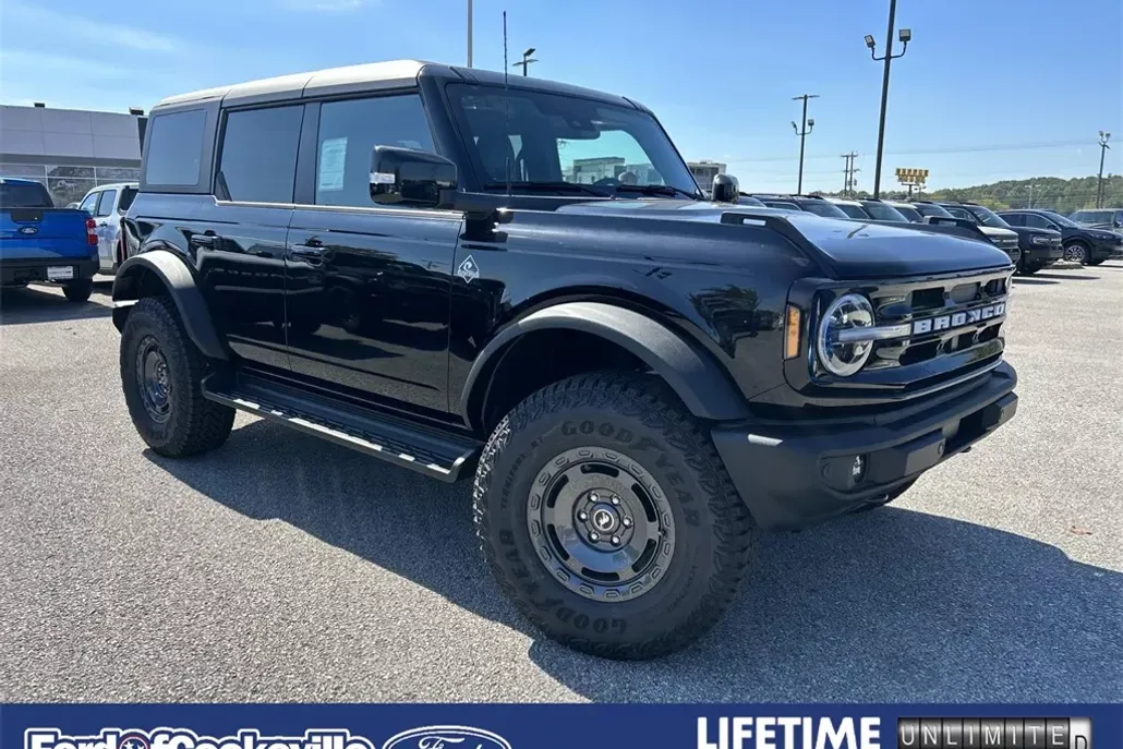 2025 Ford Bronco Outer Banks photo 1