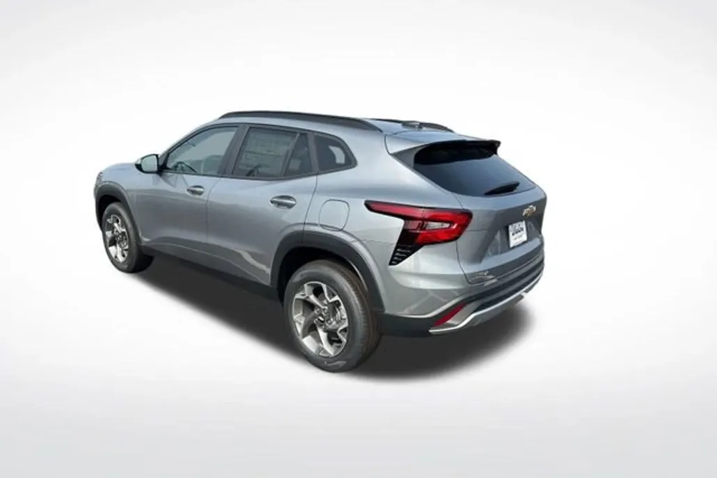 2025 Chevrolet Trax LT photo 1