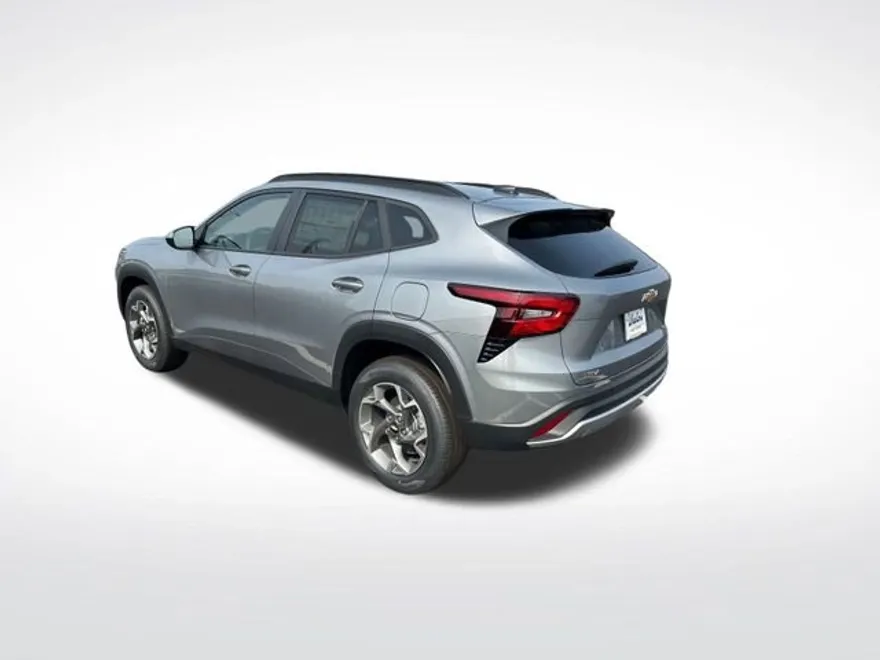 2025 Chevrolet Trax LT photo 1