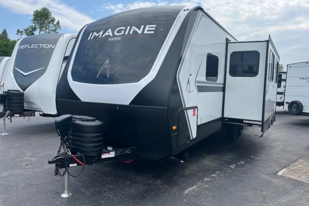 2025 Grand Design Recreational Imagine Narrow Body photo 1