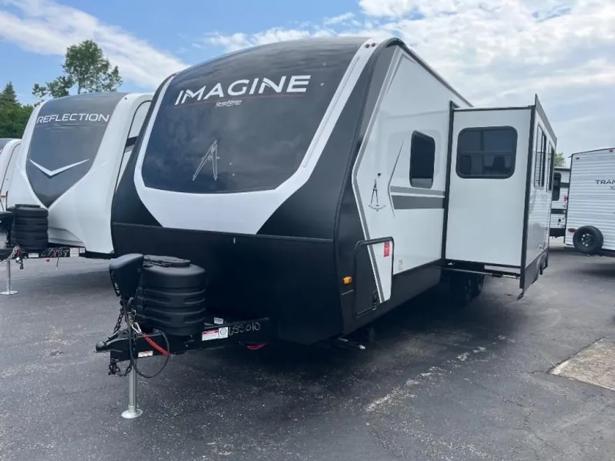 2025 Grand Design Recreational Imagine Narrow Body photo 1