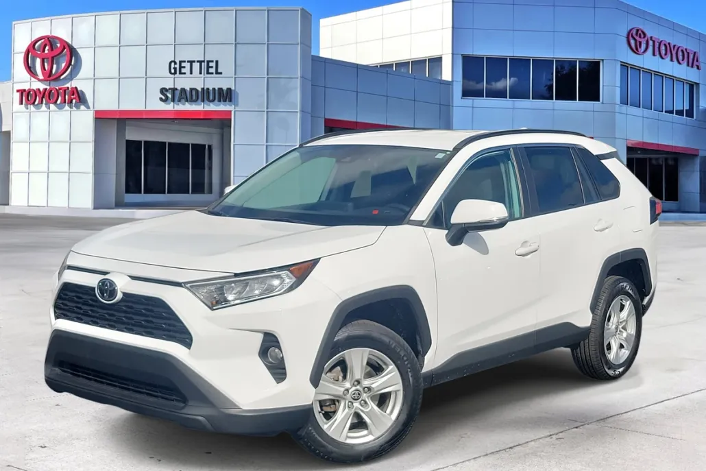 2021 Toyota RAV4 XLE photo 1