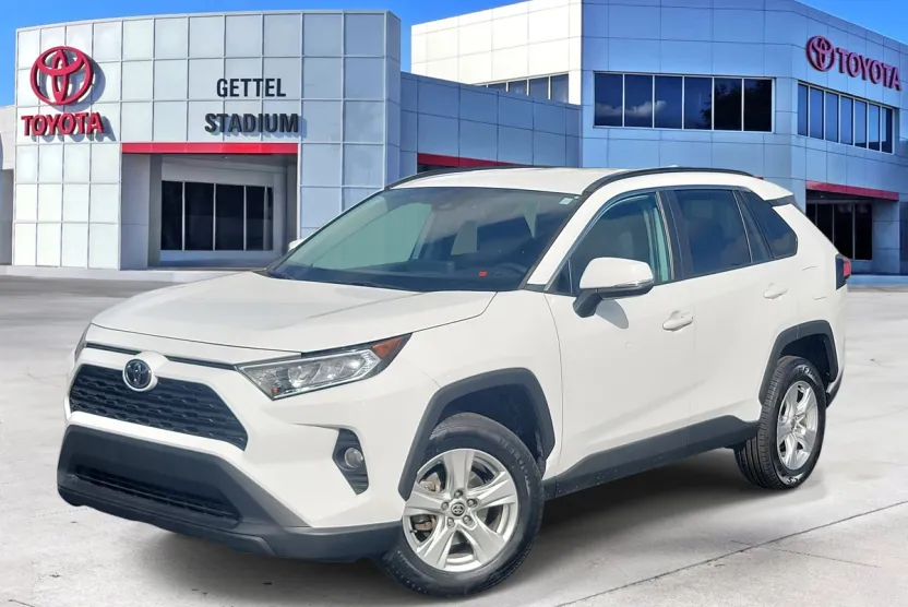 2021 Toyota RAV4 XLE photo 1