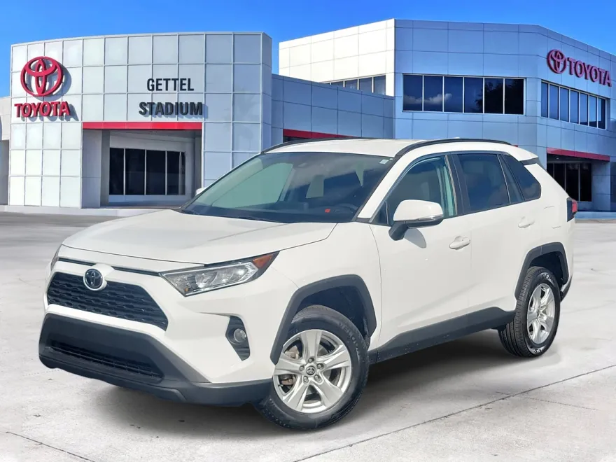 2021 Toyota RAV4 XLE photo 1