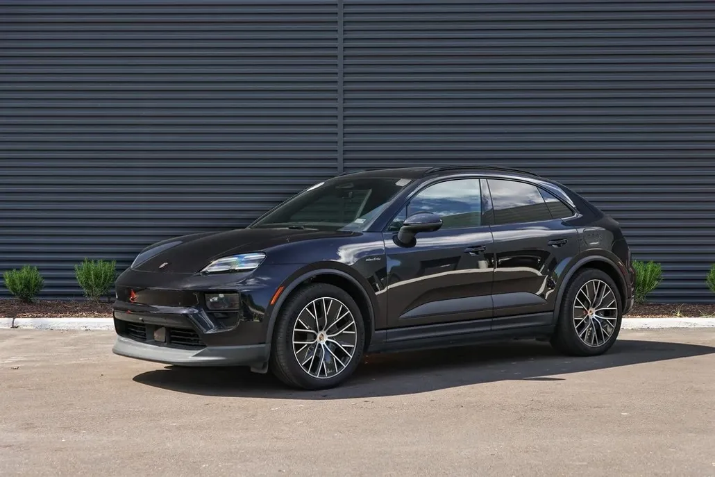2024 Porsche Macan Electric 4 photo 1