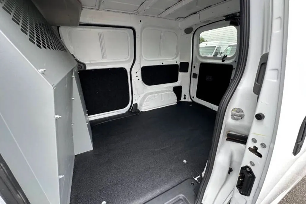 2019 Nissan NV200 S photo 1