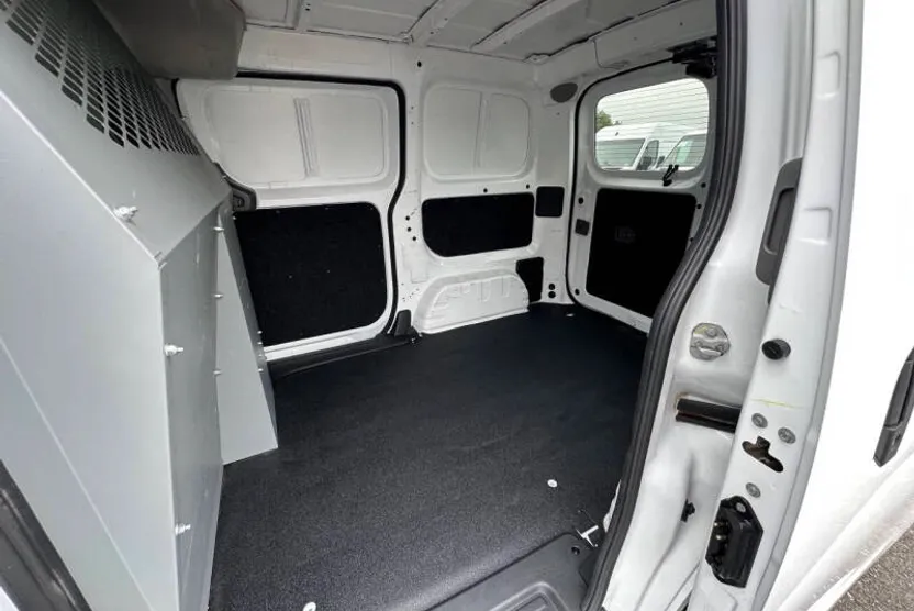 2019 Nissan NV200 S photo 1