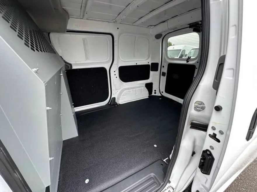 2019 Nissan NV200 S photo 1