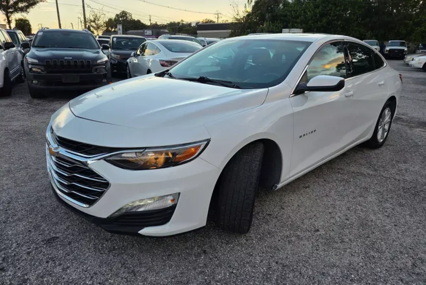 2019 Chevrolet Malibu 1LT photo 1