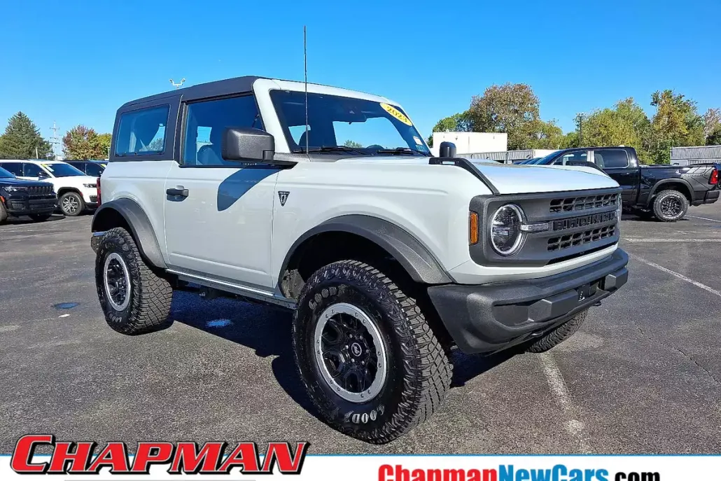 2023 Ford Bronco Base photo 1