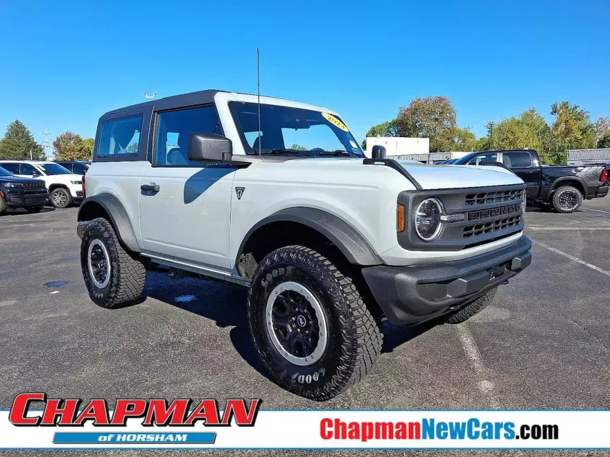 2023 Ford Bronco Base photo 1