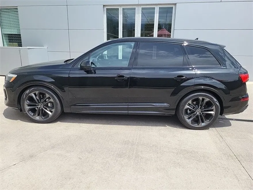 2025 Audi Q7 Premium Plus photo 2