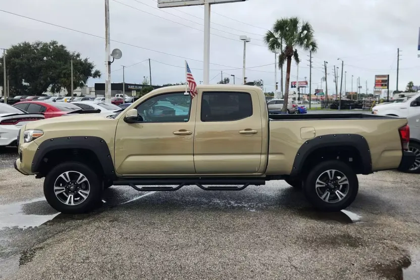2018 Toyota Tacoma Double Cab TRD Off-Road photo 1