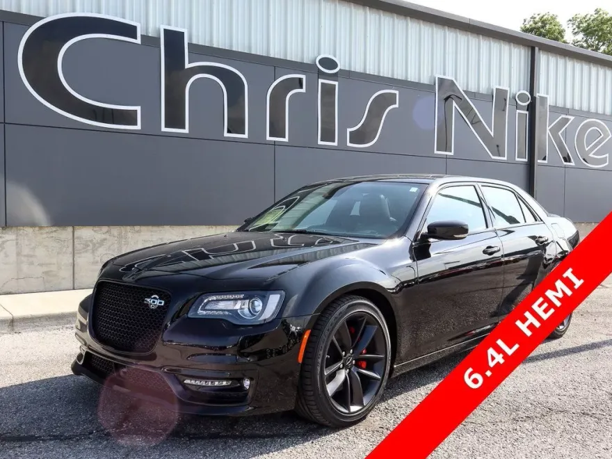 2023 Chrysler 300 photo 1